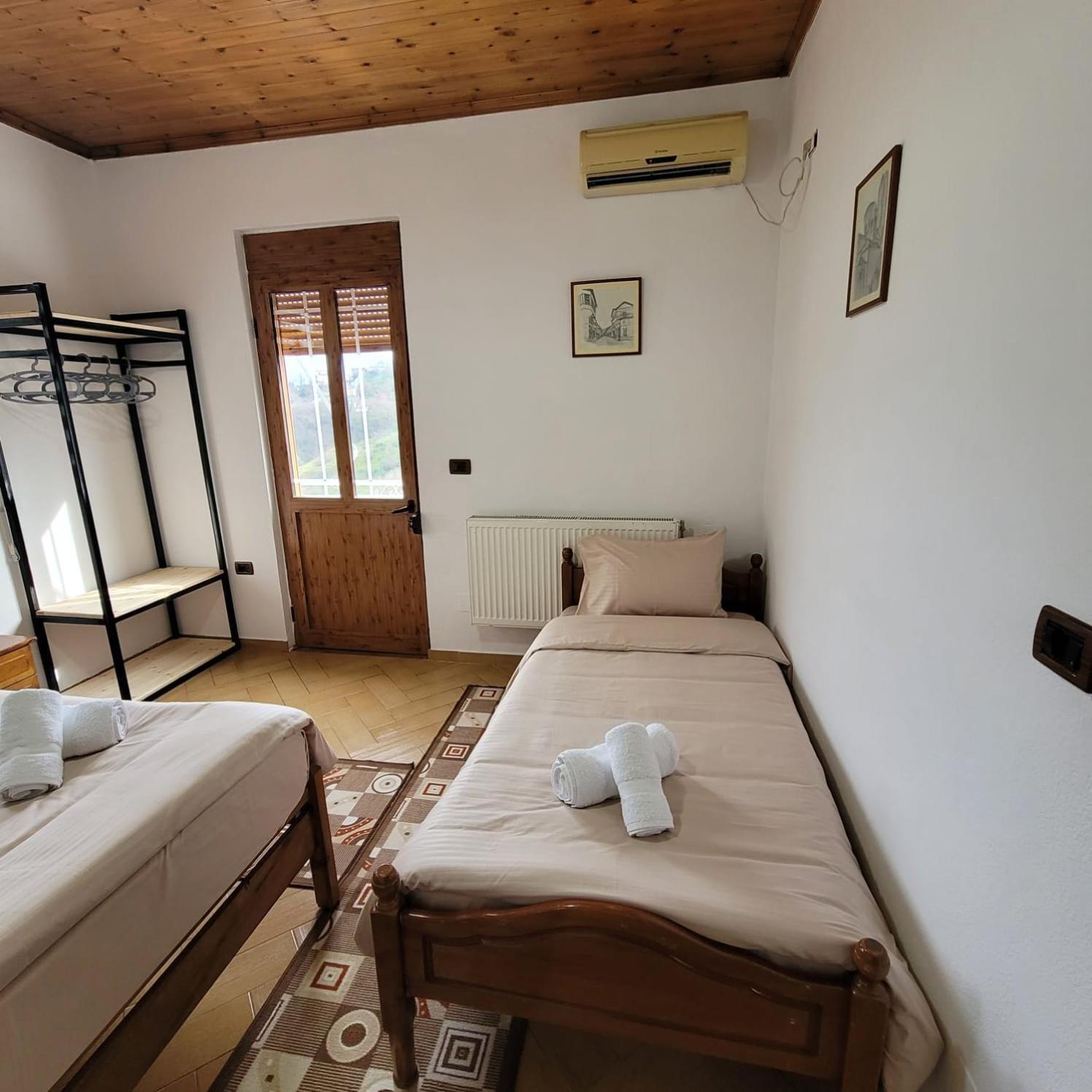 Jona Guest House Gjirokastër Eksteriør bilde