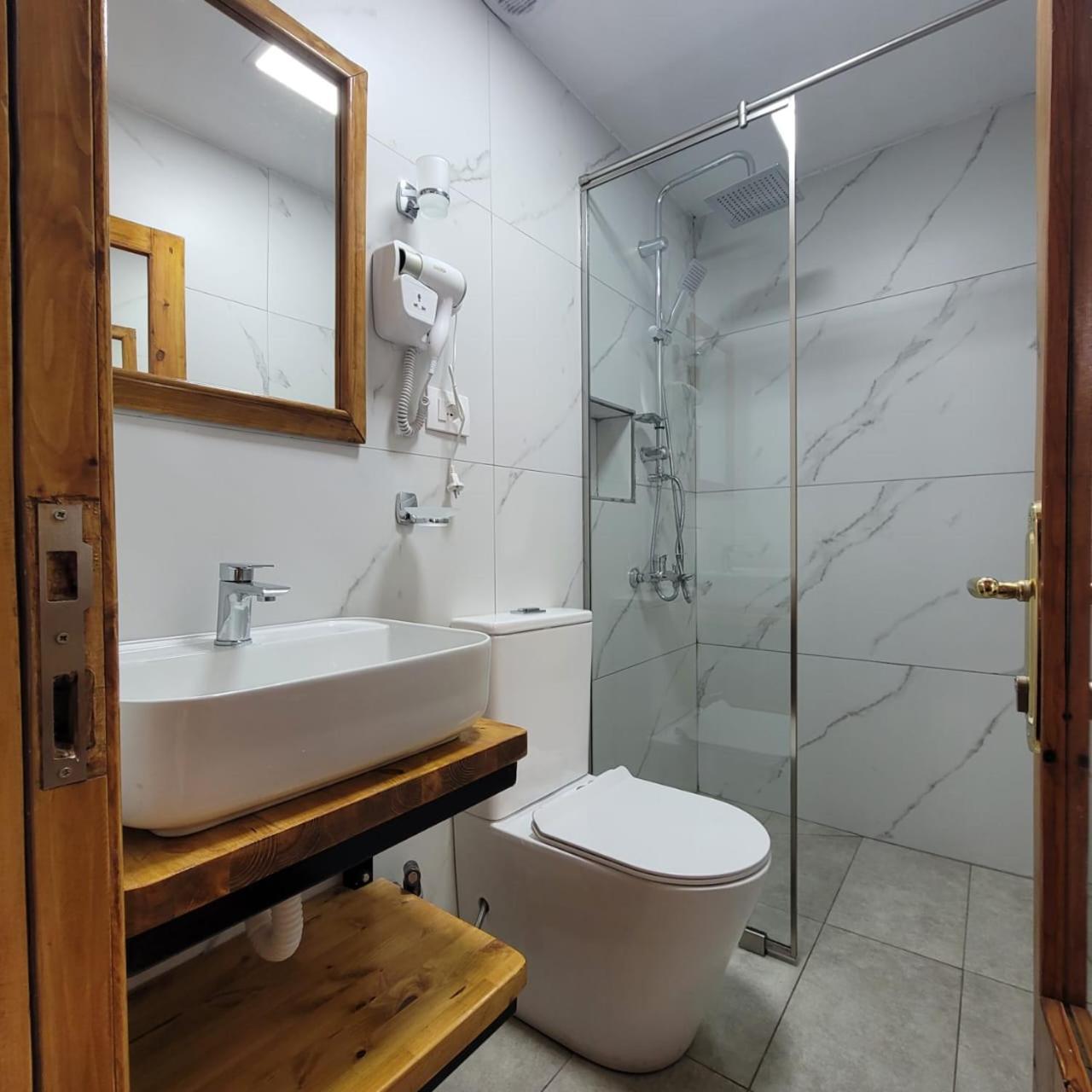 Jona Guest House Gjirokastër Eksteriør bilde