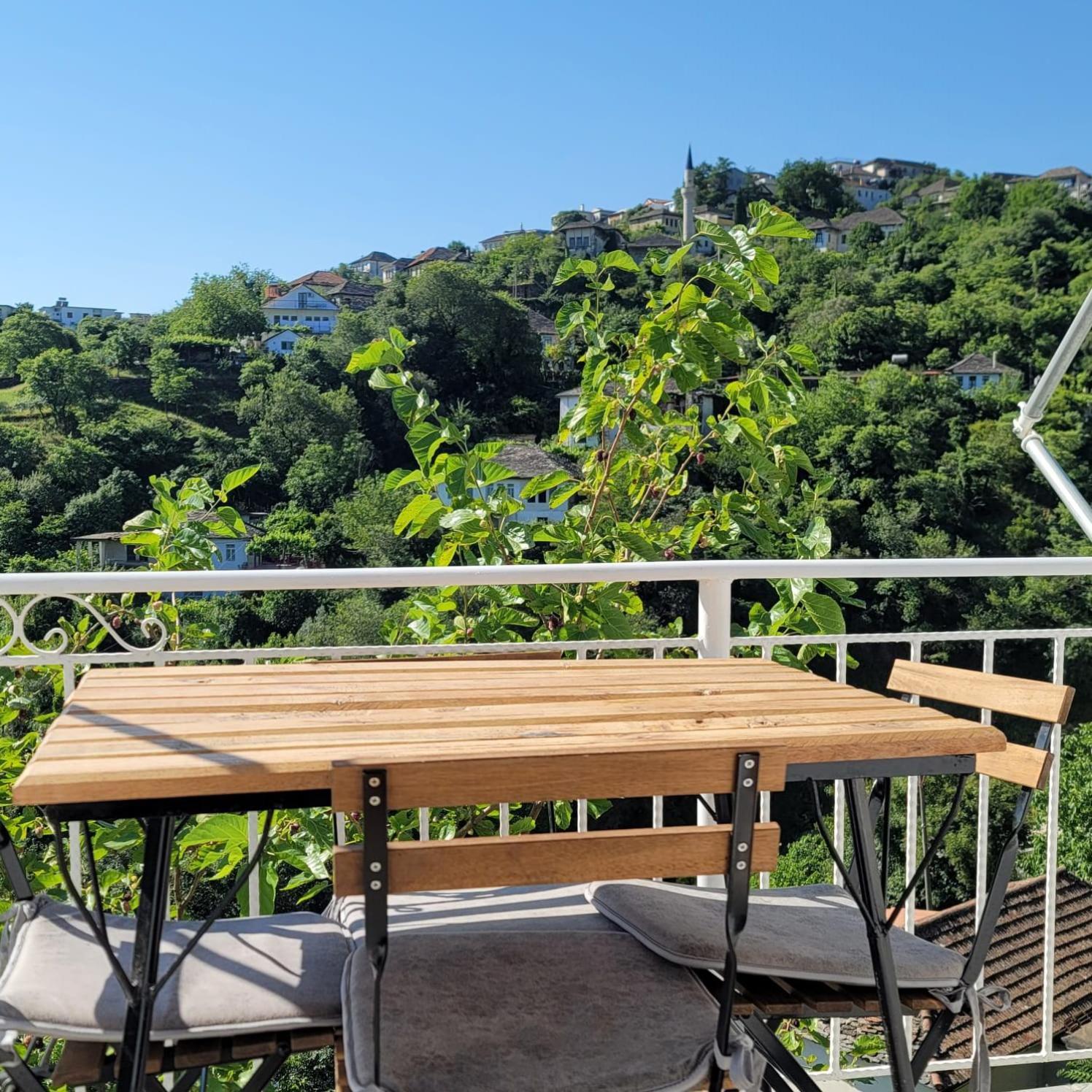 Jona Guest House Gjirokastër Eksteriør bilde