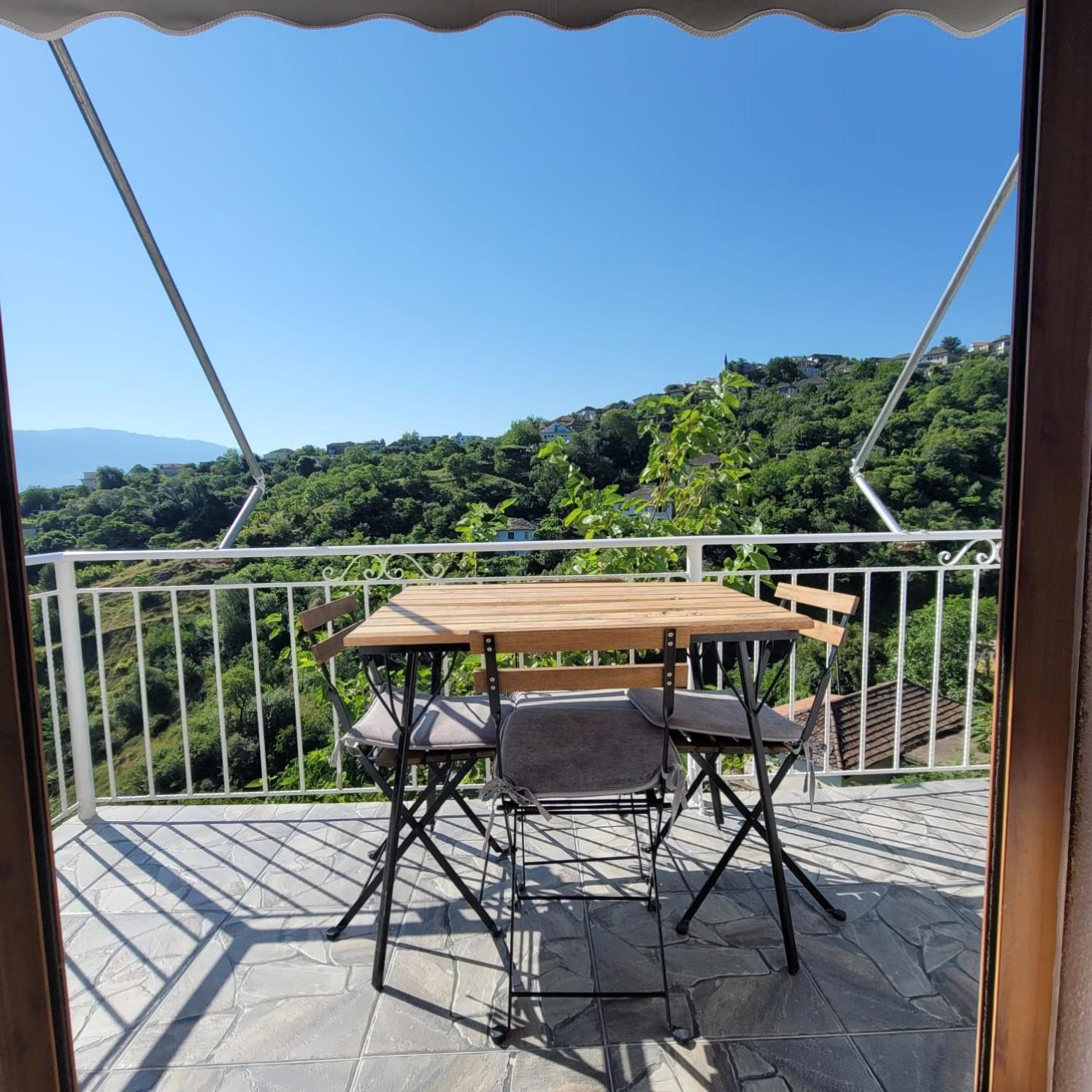 Jona Guest House Gjirokastër Eksteriør bilde