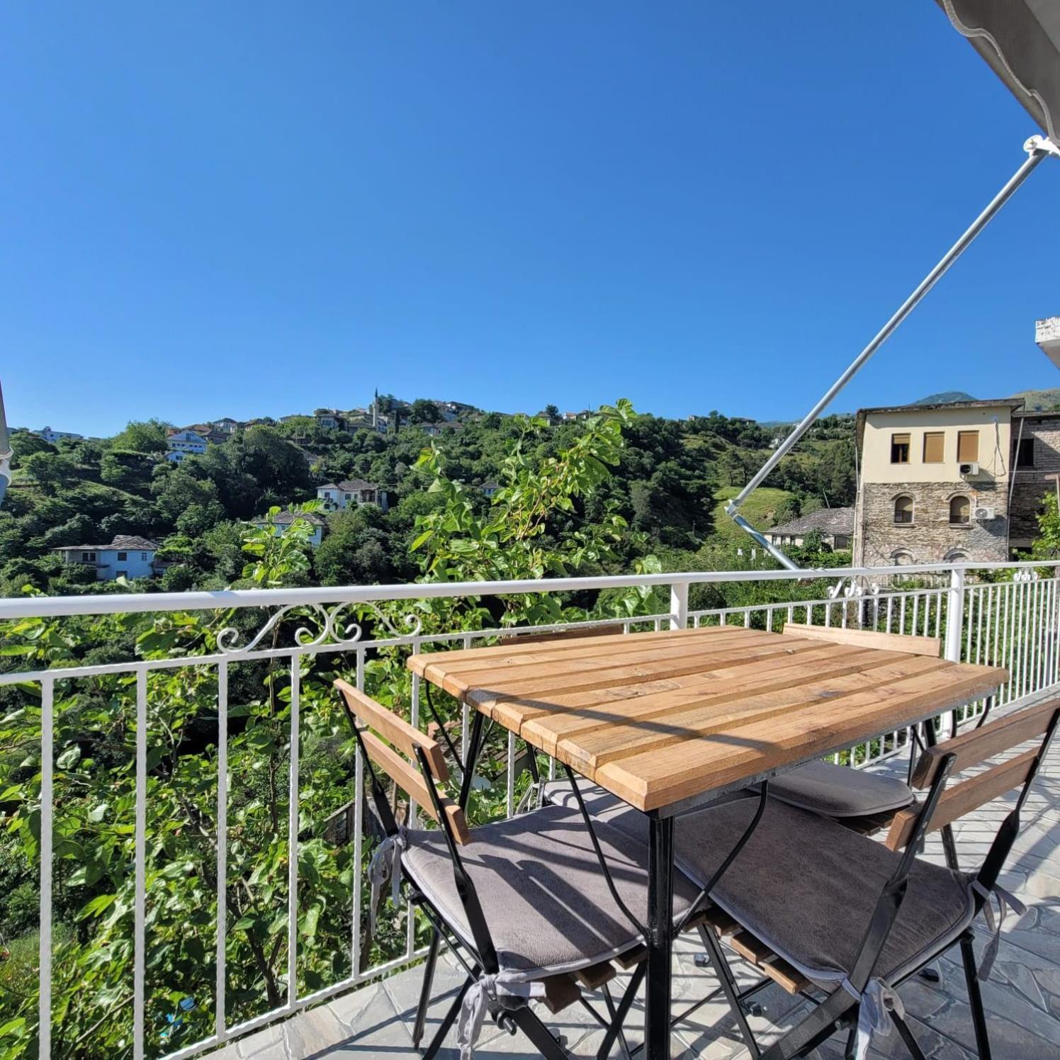 Jona Guest House Gjirokastër Eksteriør bilde